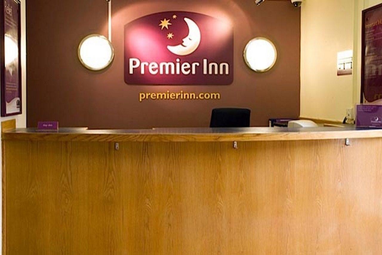 Premier Inn London Илфорд Екстериор снимка