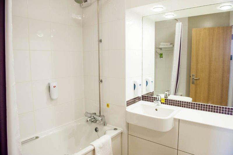 Premier Inn London Илфорд Екстериор снимка