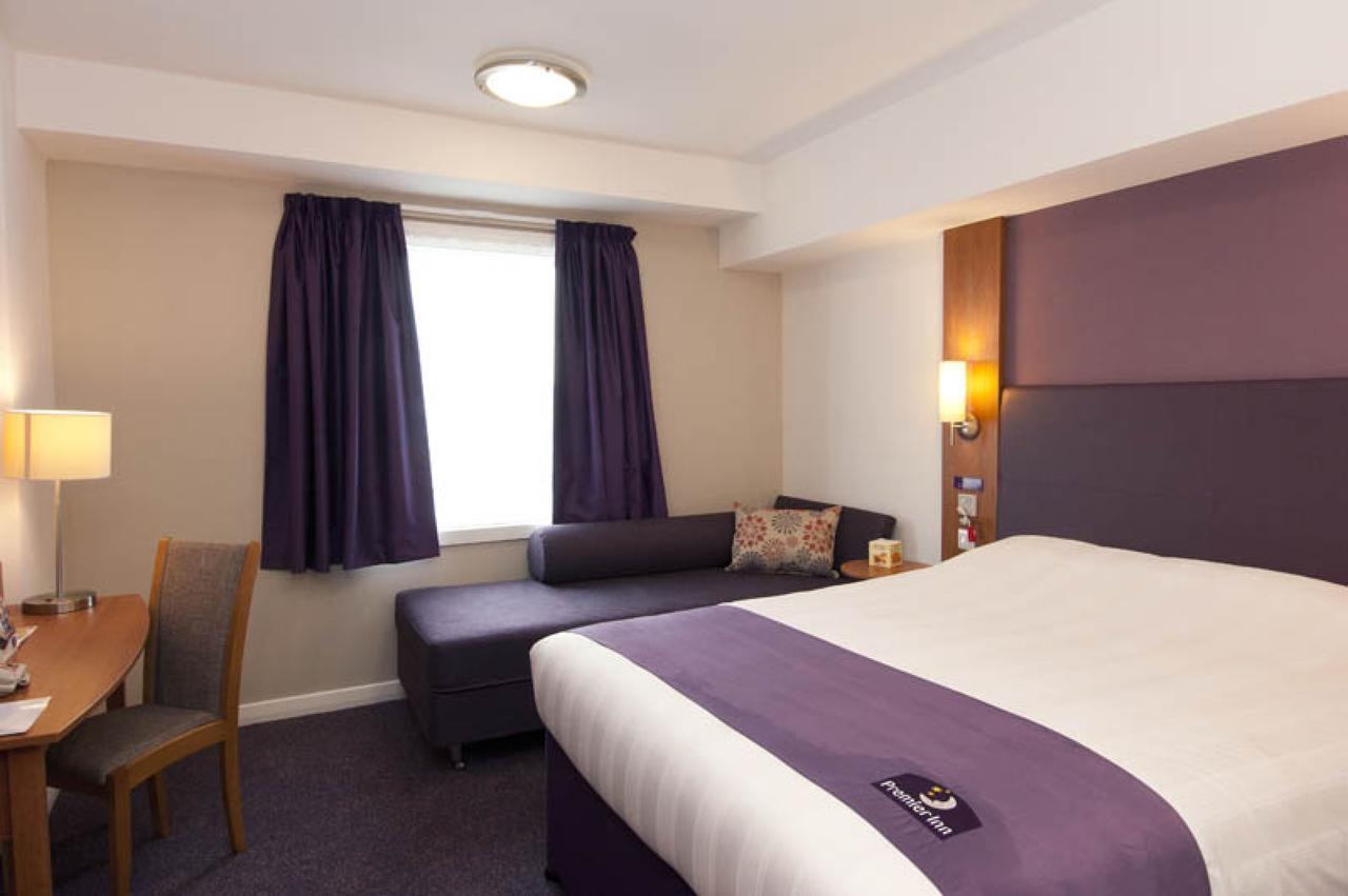 Premier Inn London Илфорд Екстериор снимка