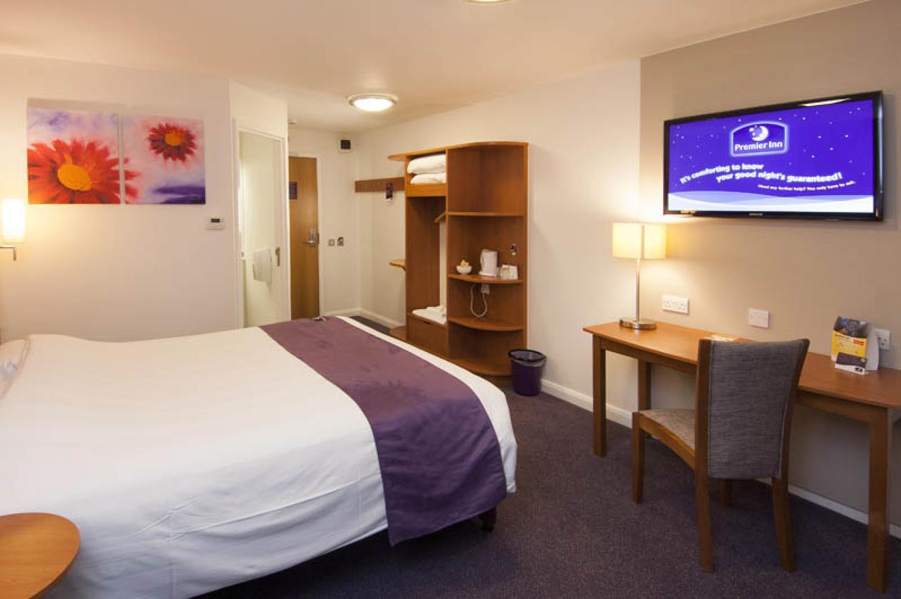 Premier Inn London Илфорд Екстериор снимка