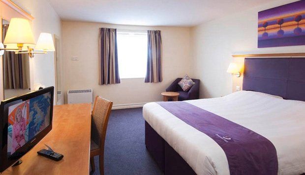 Premier Inn London Илфорд Екстериор снимка